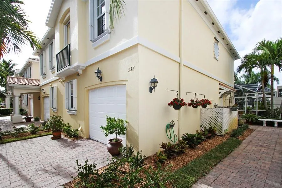 337 Salinas Drive, Palm Beach Gardens, FL 33410