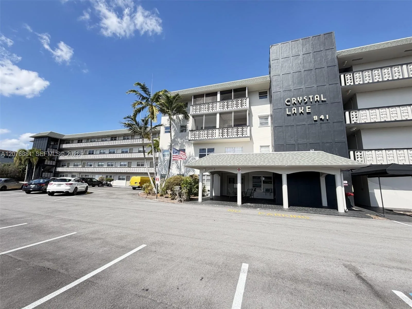941 Crystal Lake Dr # 305, Deerfield Beach, FL 33064