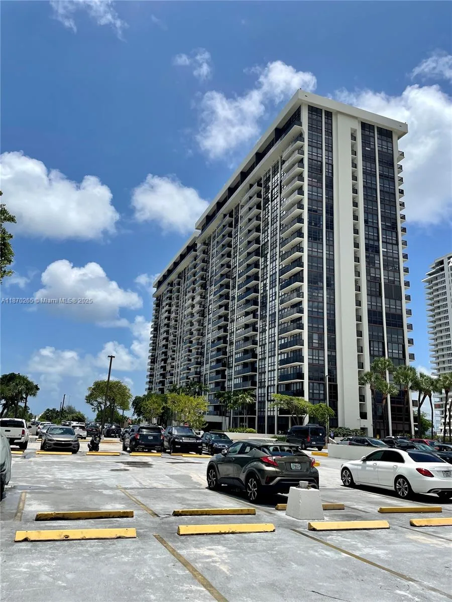 600 NE 36th St # 1603, Miami, FL 33137 photo 13