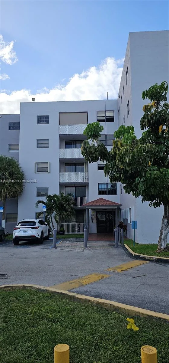 8145 NW 7th St # 114, Miami, FL 33126