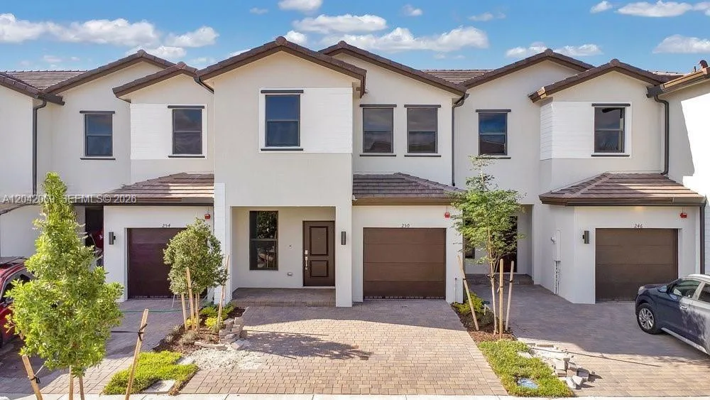 250 SW 159th Ln, Pembroke Pines, FL 33027