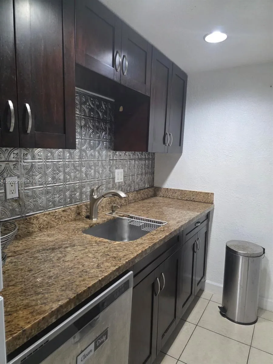 5055 NW 7th St # 602, Miami, FL 33126 — zdjęcie 5
