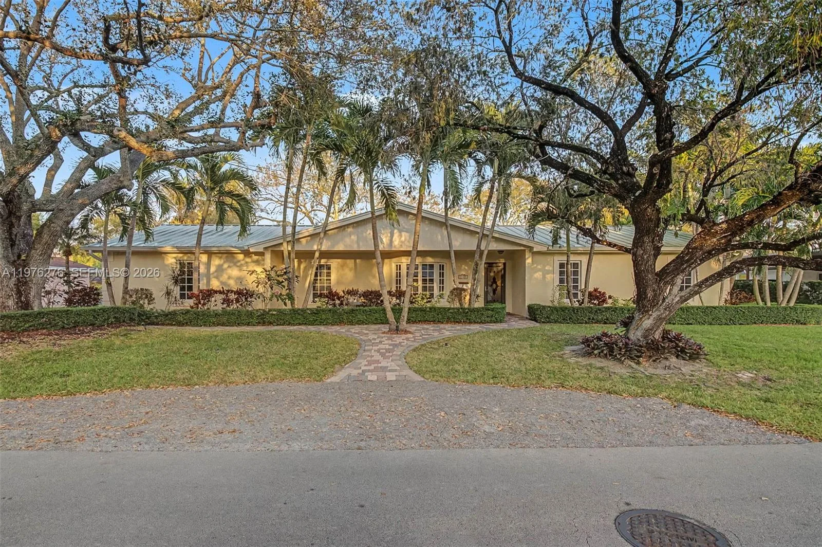15401 SW 81 Av, Palmetto Bay, FL 33157