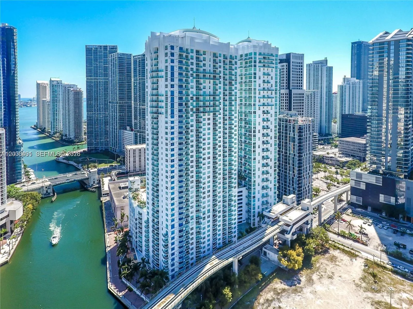 31 SE 5th St # 4212, Miami, FL 33131 photo 3