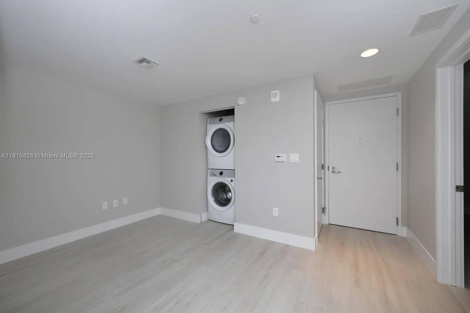 16385 Biscayne Blvd # 1219, North Miami Beach, FL 33160 photo 12