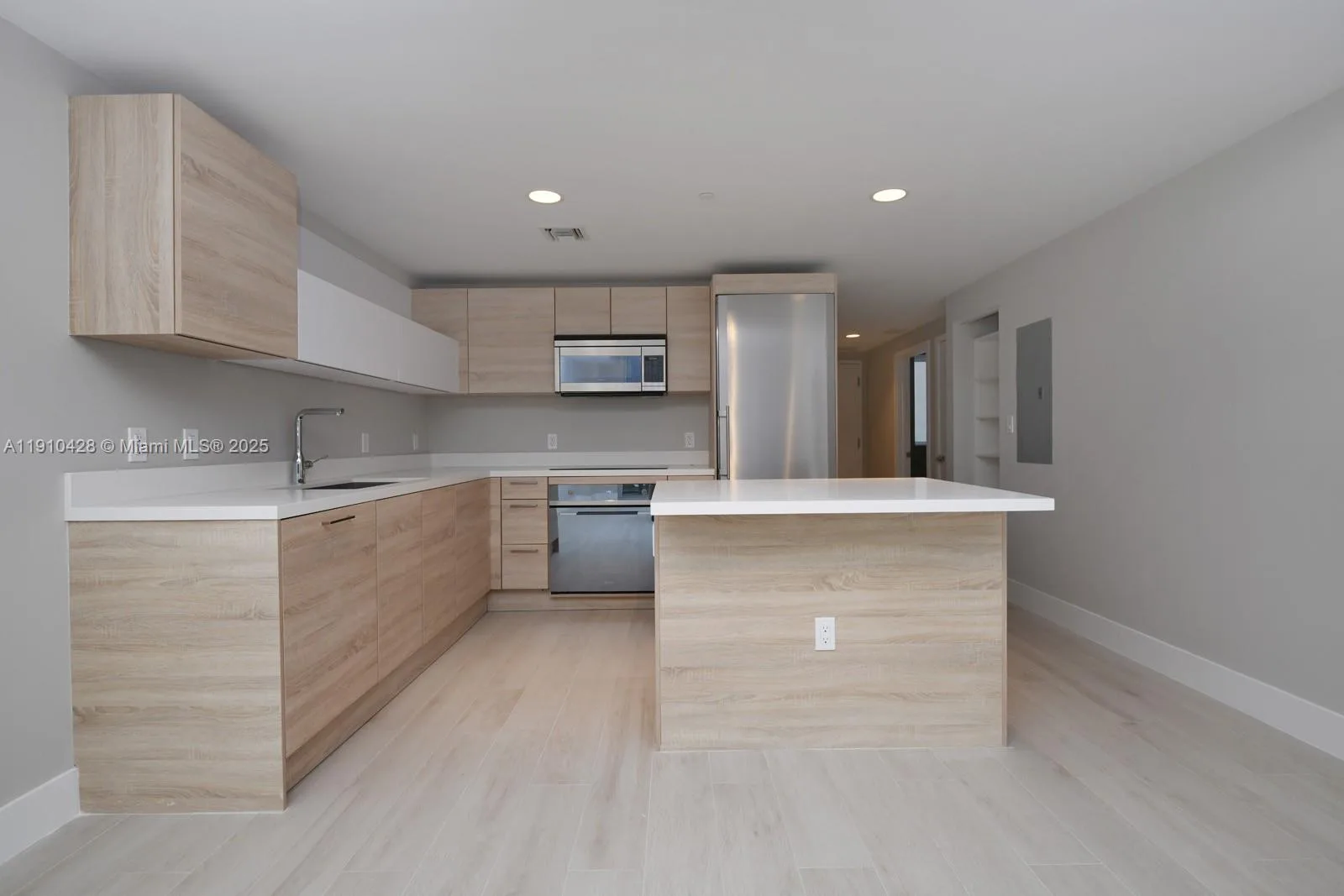16385 Biscayne Blvd # 1219, North Miami Beach, FL 33160 photo 6