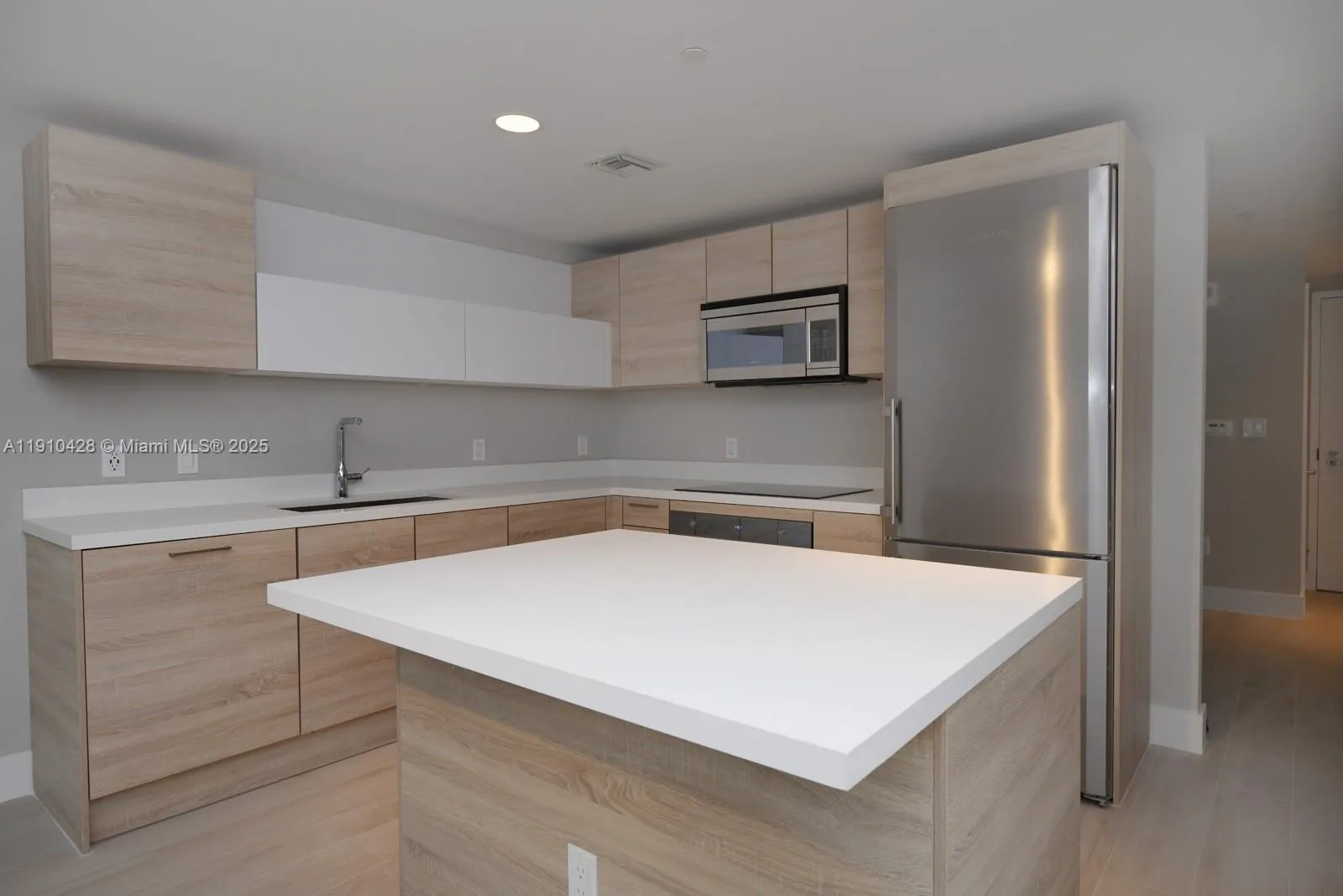 16385 Biscayne Blvd # 1219, North Miami Beach, FL 33160 photo 7