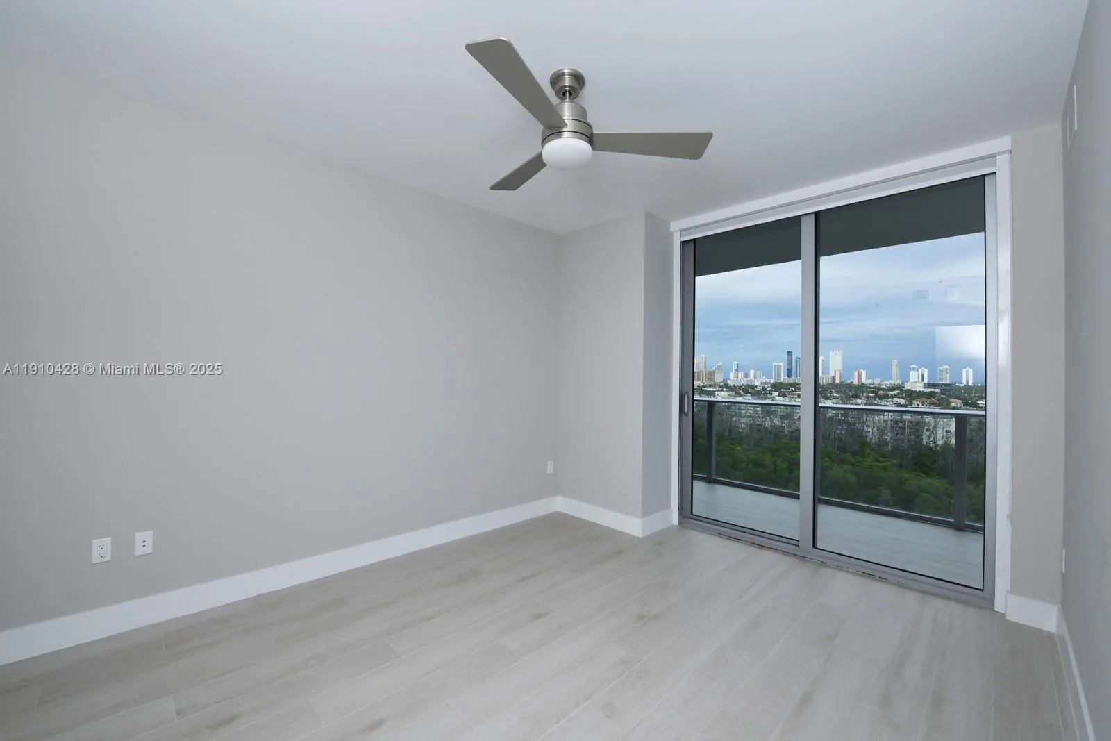 16385 Biscayne Blvd # 1219, North Miami Beach, FL 33160 photo 8