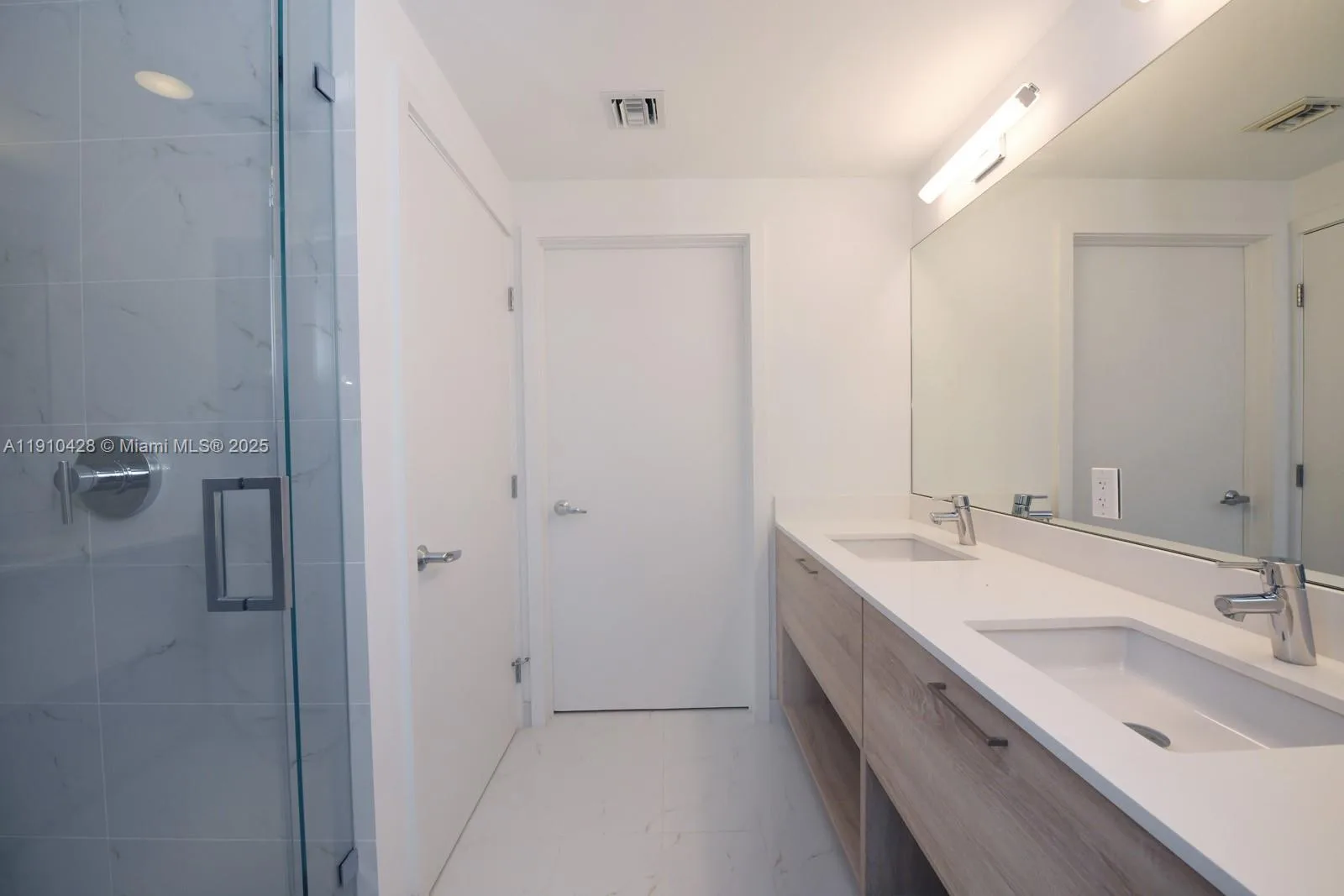 16385 Biscayne Blvd # 1219, North Miami Beach, FL 33160 photo 9
