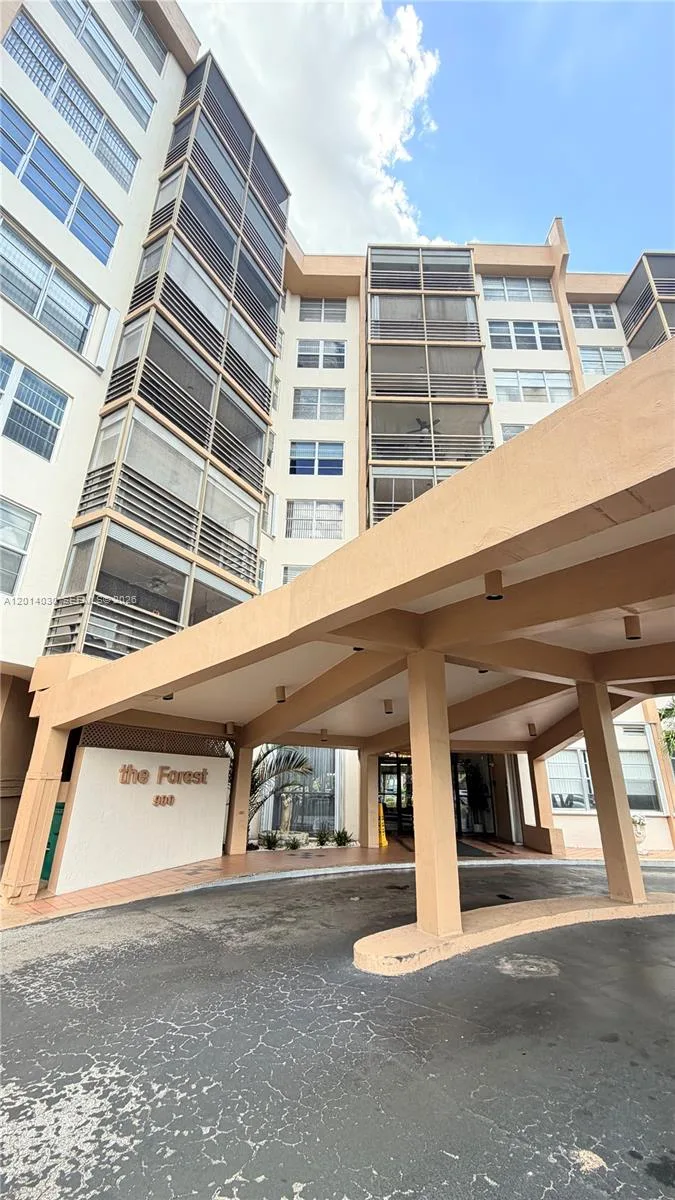 900 Saint Charles Pl # 520, Pembroke Pines, FL 33026