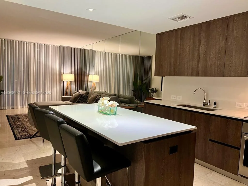 88 SW 7th St # 808, Miami, FL 33130