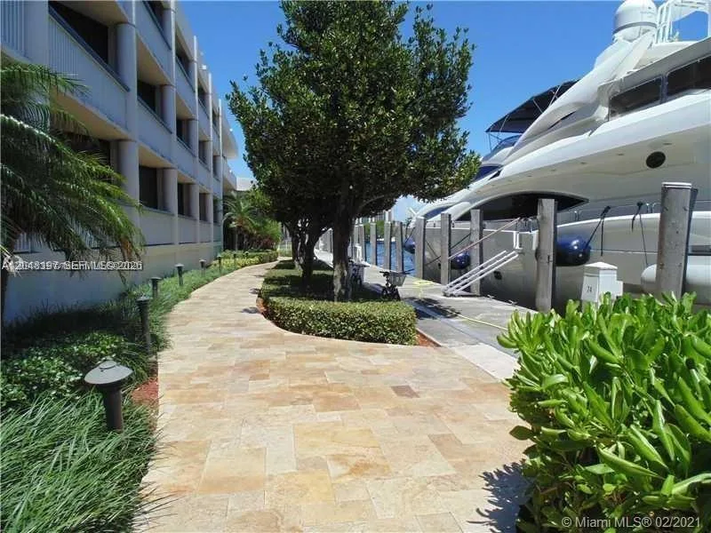 19707 Turnberry Way # 23F, Aventura, FL 33180 photo 2