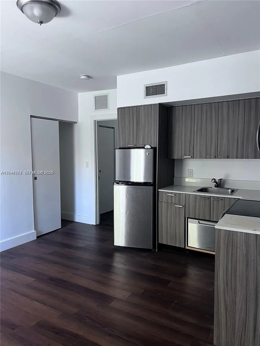 557 Michigan Ave # 115, Miami Beach, FL 33139 photo 2
