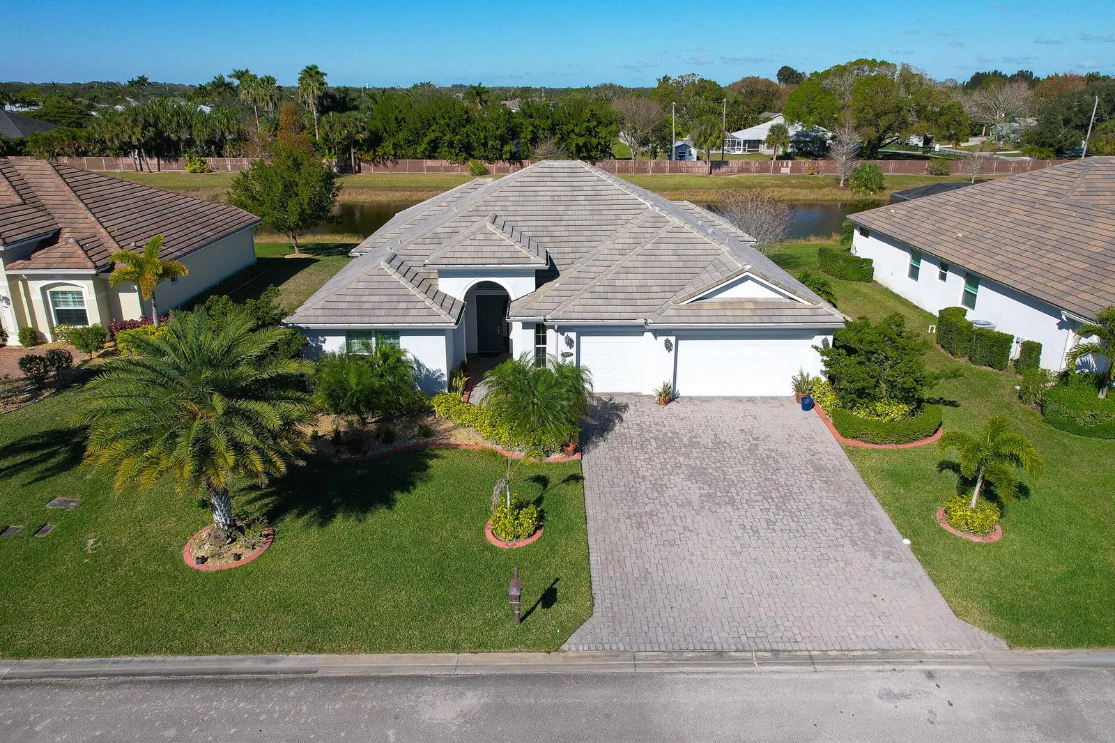 4777 Four Lakes Circle SW, Vero Beach, FL 32968 photo 2