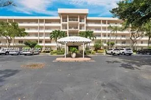 3970 Oaks Clubhouse Dr # 302, Pompano Beach, FL 33069