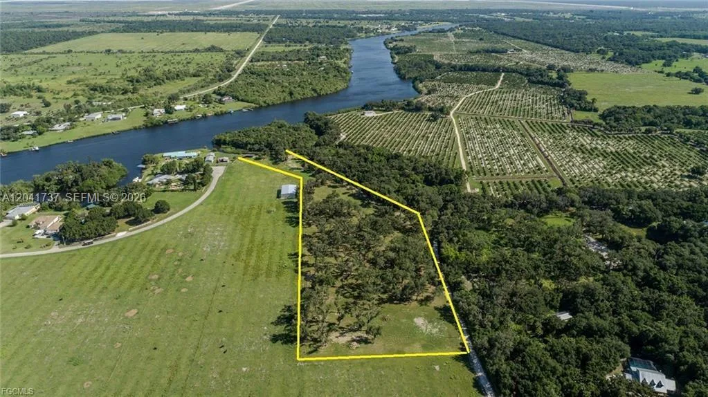 5247 County Road 78, La Belle, FL 33935