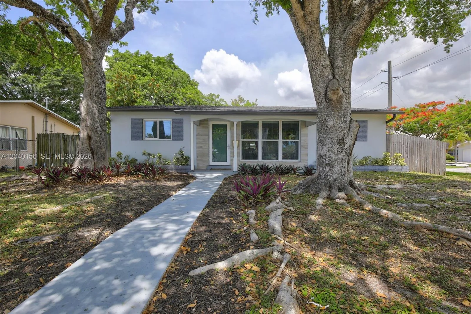 2220 N 40th Ave, Hollywood, FL 33021