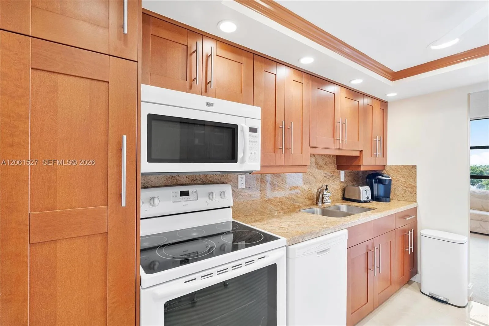 600 Parkview Dr # 709, Hallandale Beach, FL 33009 photo 3