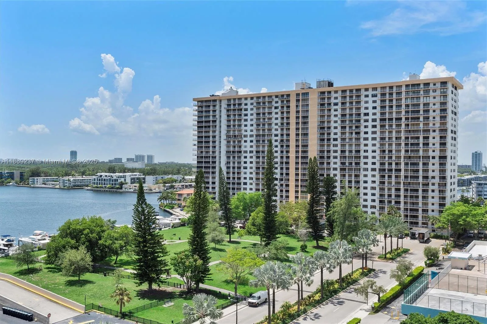 251 174th St # 1005, Sunny Isles Beach, FL 33160 photo 3