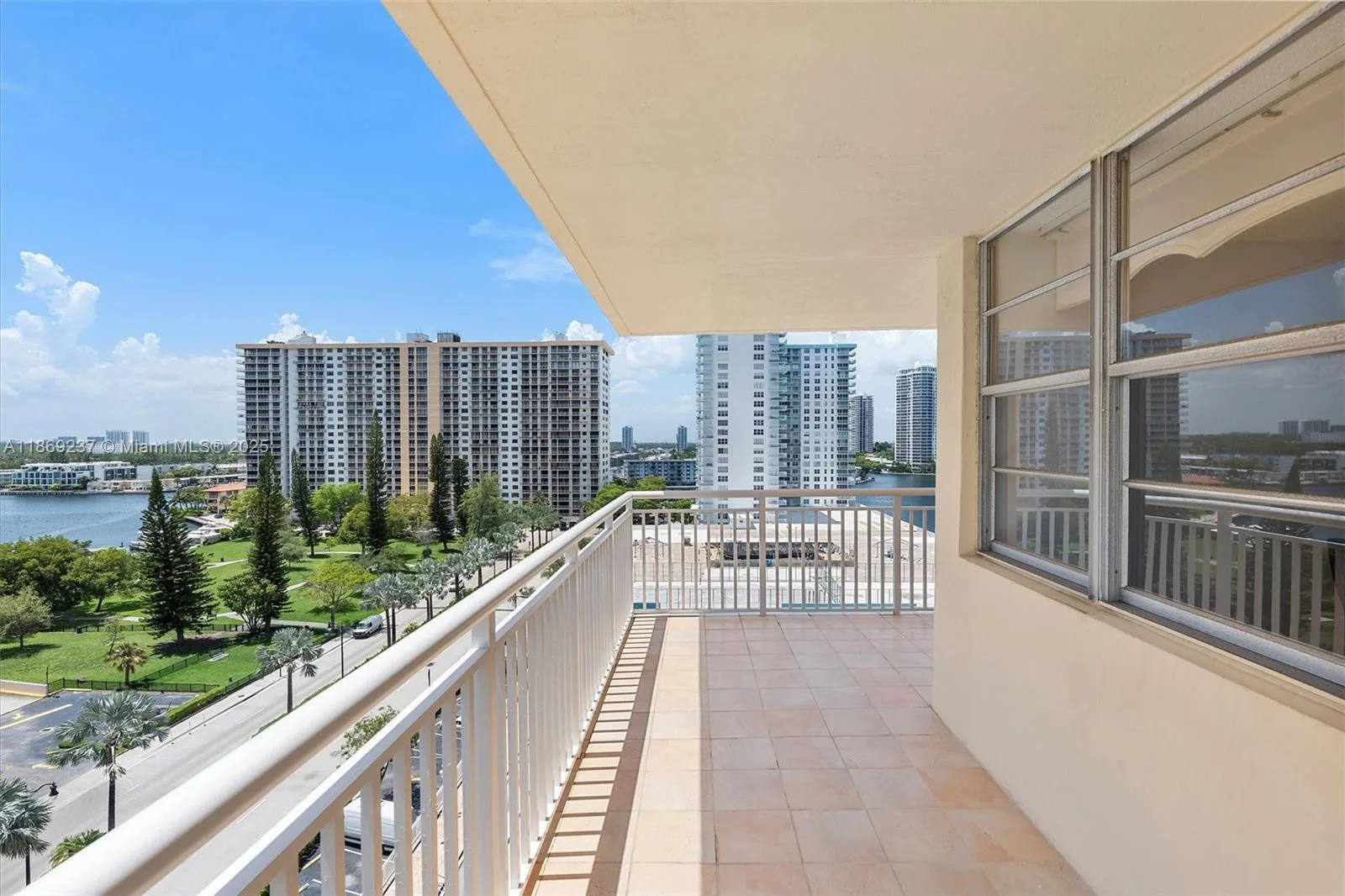 251 174th St # 1005, Sunny Isles Beach, FL 33160 photo 4