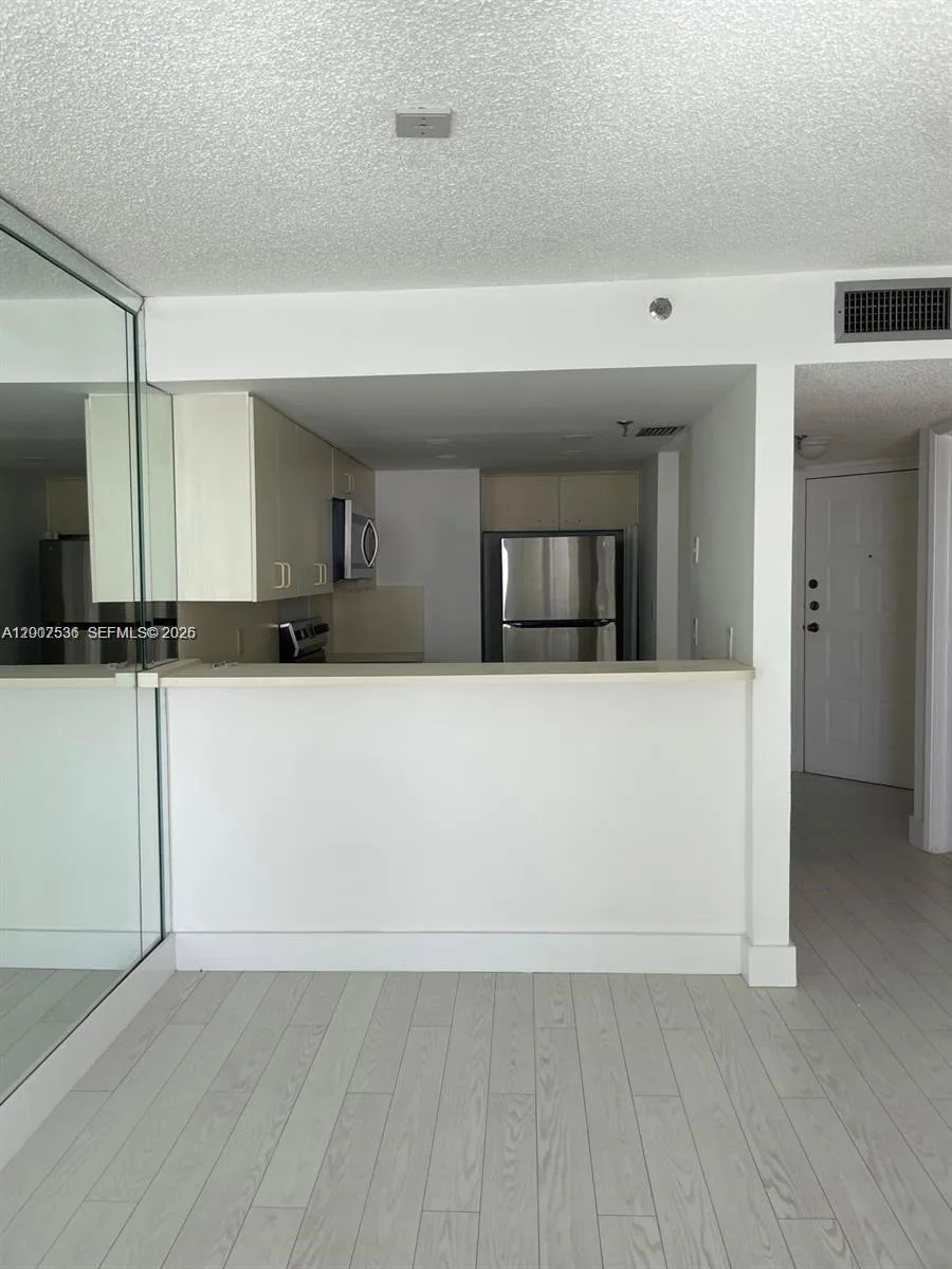 5880 Collins Ave # 1006, Miami Beach, FL 33140 photo 2