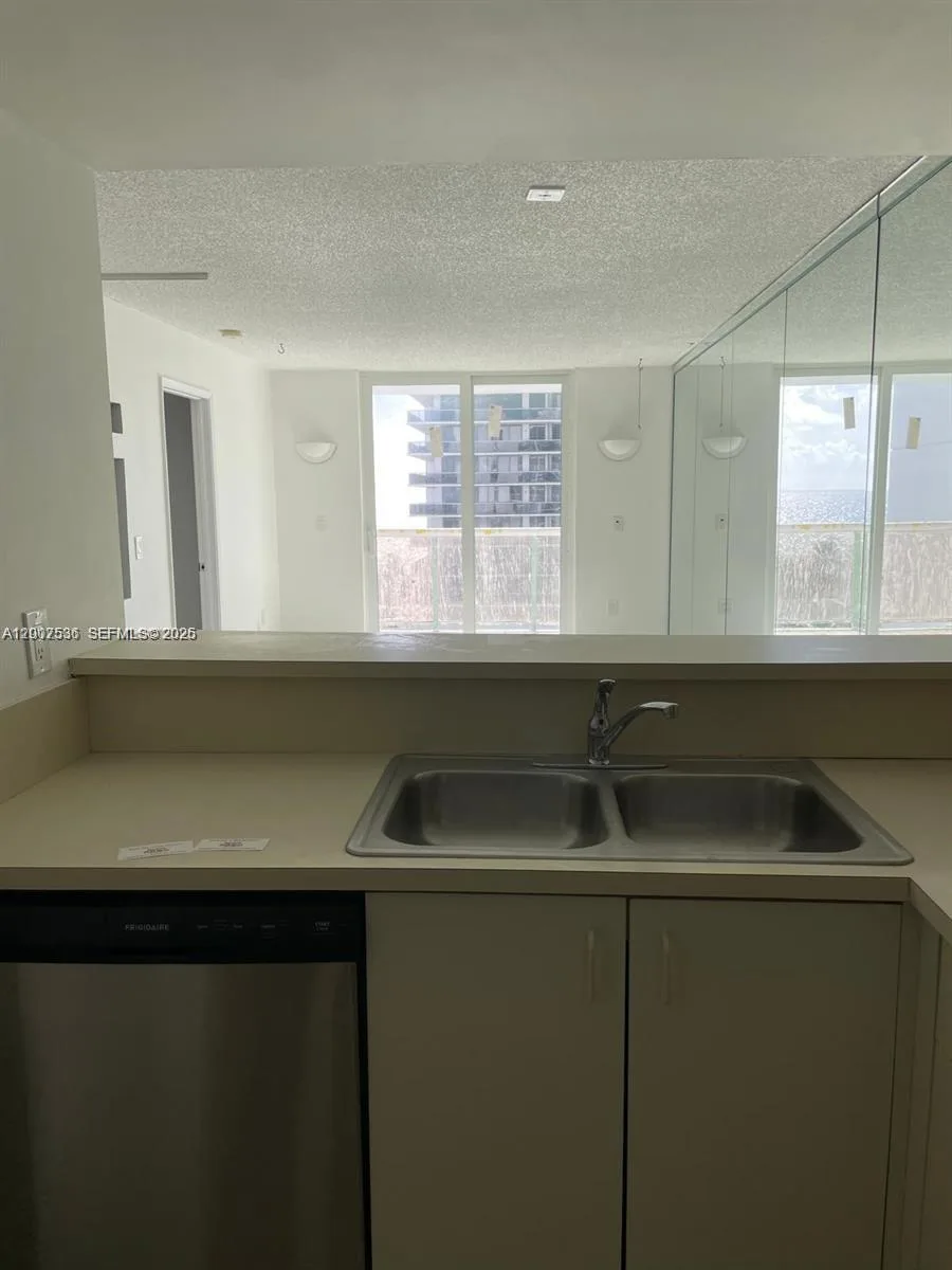 5880 Collins Ave # 1006, Miami Beach, FL 33140 photo 7
