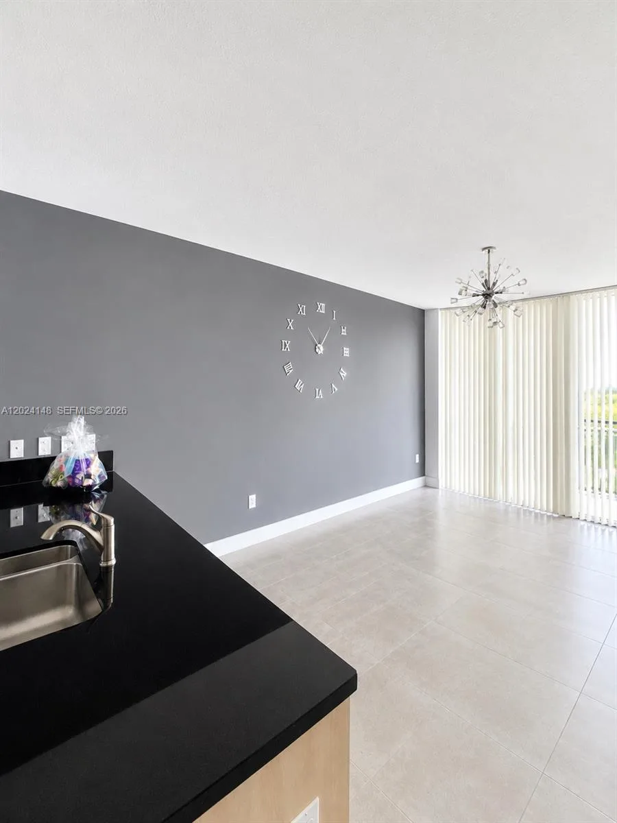 79 SW 12th St # 1405-S, Miami, FL 33130