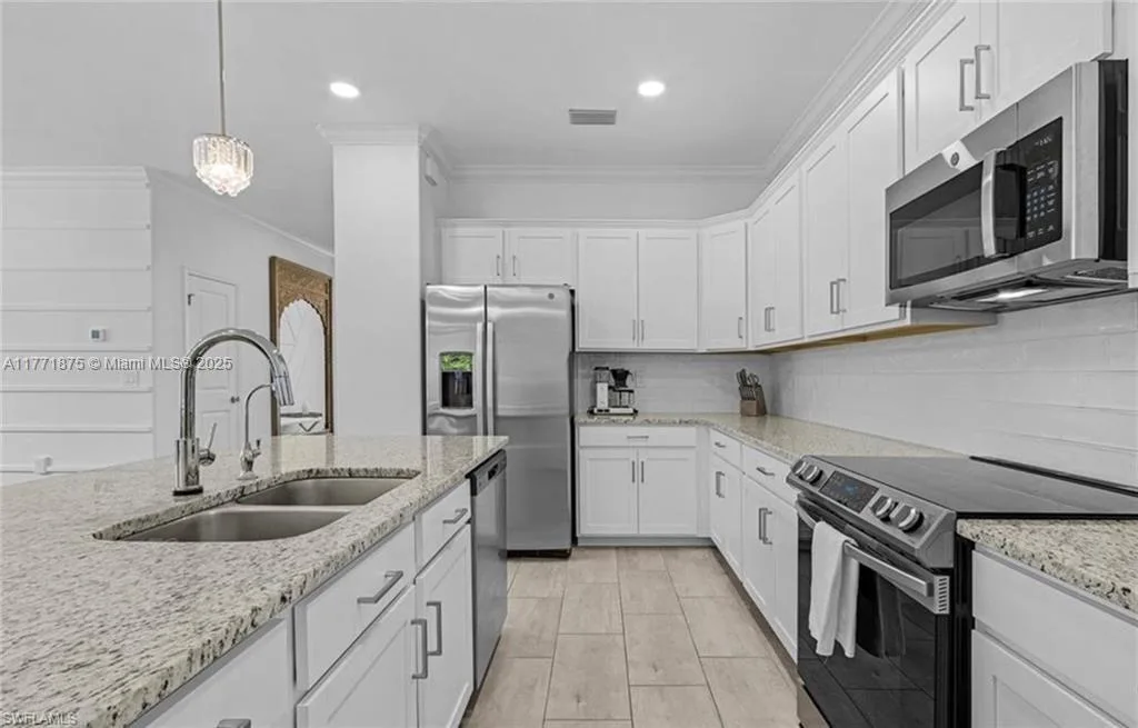 16503 Windsor Way, Other City - In The State Of Florida, FL 33920 photo 4
