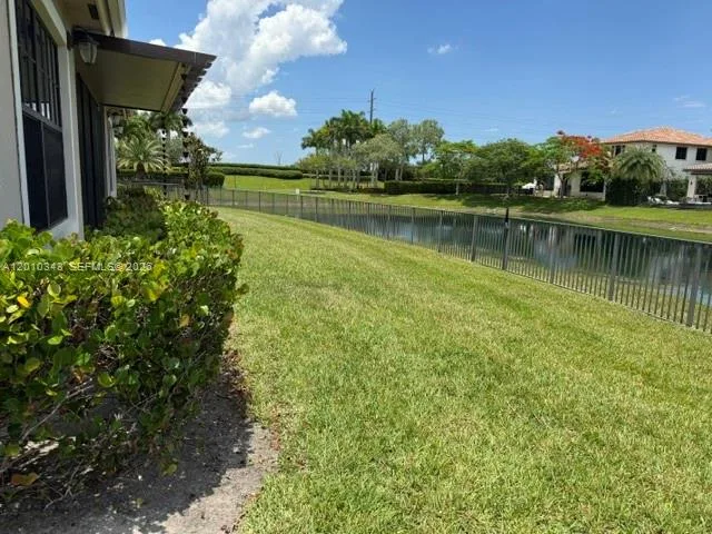 9751 Lakeview Ln, Parkland, FL 33076 photo 11