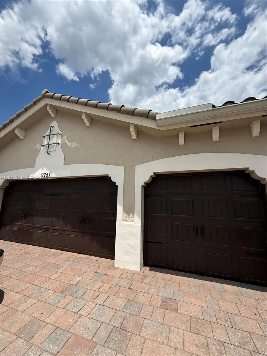 9751 Lakeview Ln, Parkland, FL 33076 photo 3