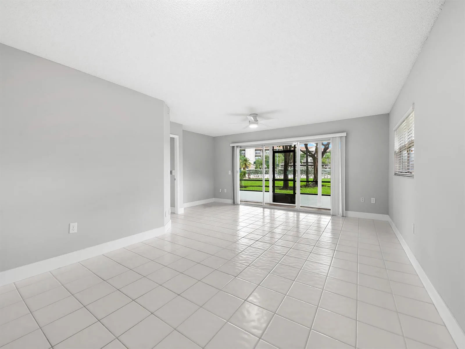 550 SW 137 Avenue # L114, Pembroke Pines, FL 33027