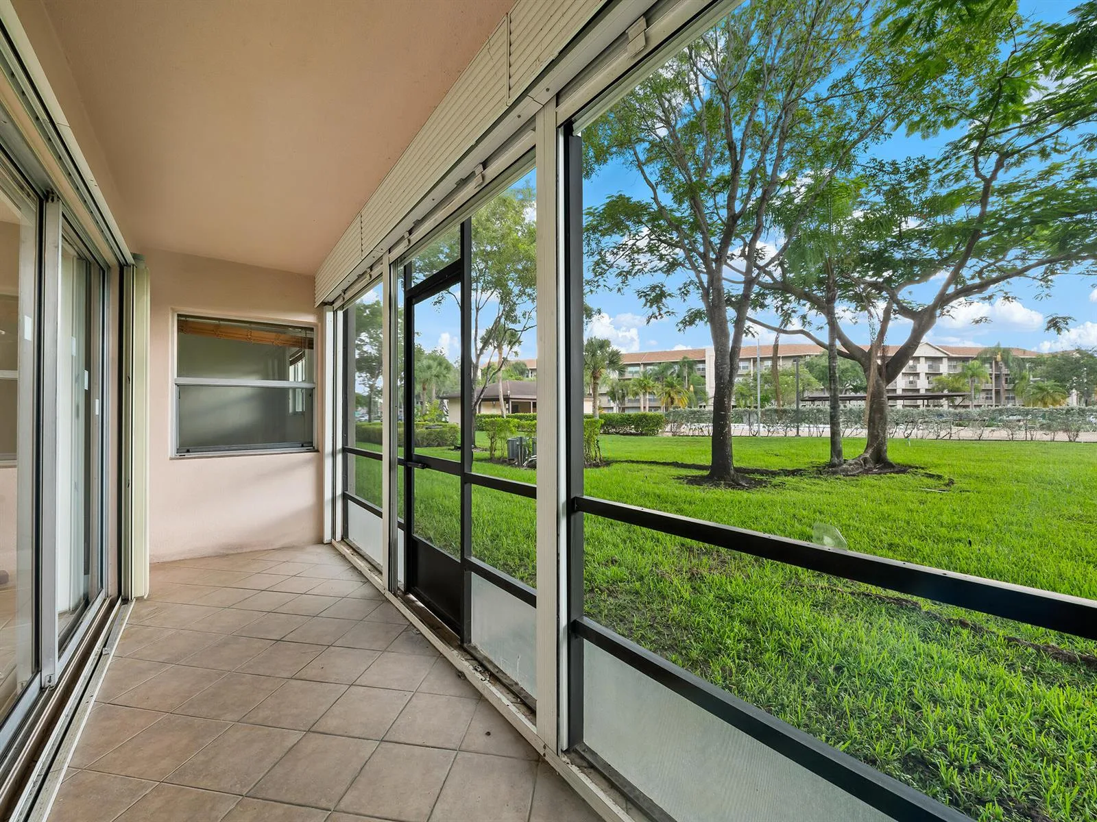 550 SW 137 Avenue # L114, Pembroke Pines, FL 33027 photo 5