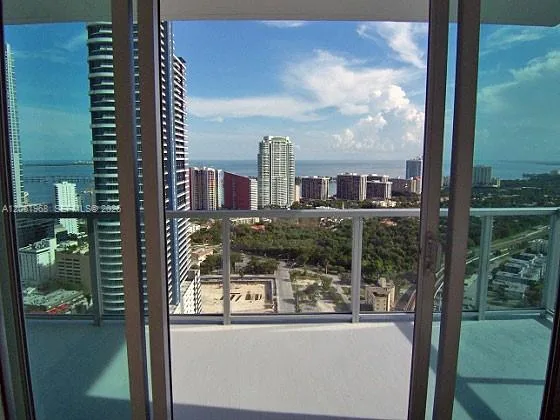 79 SW 12th St # UPH4001-S, Miami, FL 33130 photo 3