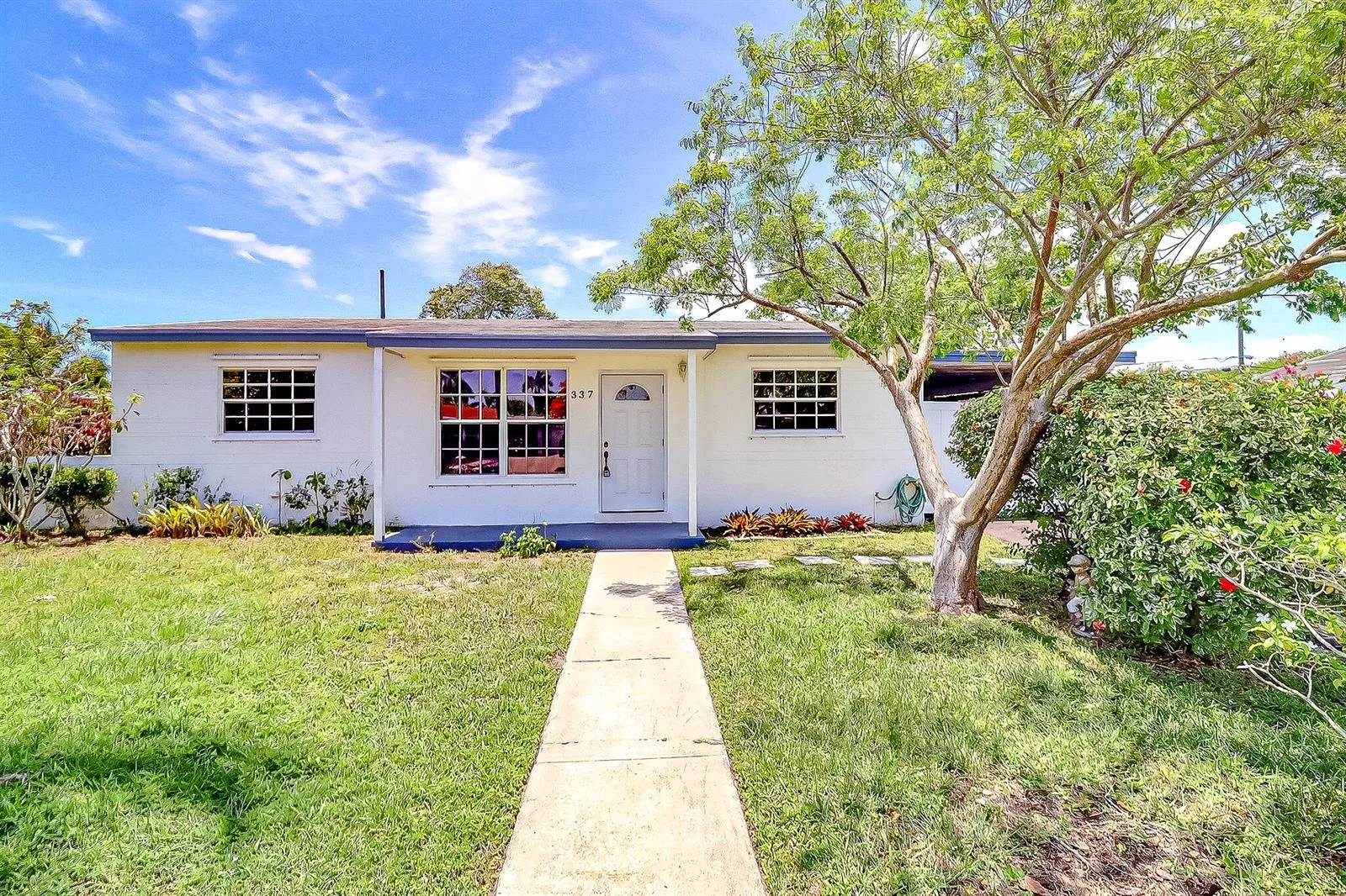 337 Mid Pines Road, Palm Springs, FL 33461