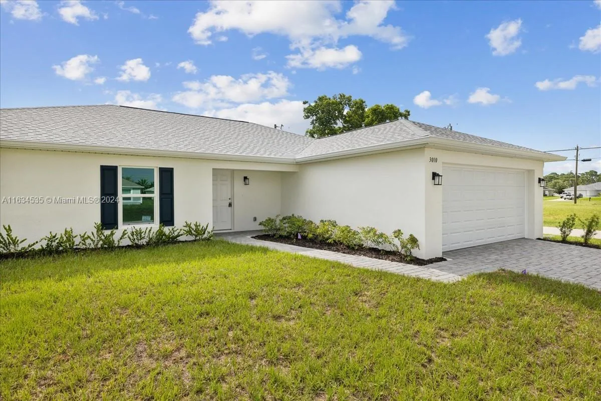 3010 NE 4th PL, Cape Coral, FL 33909 photo 2