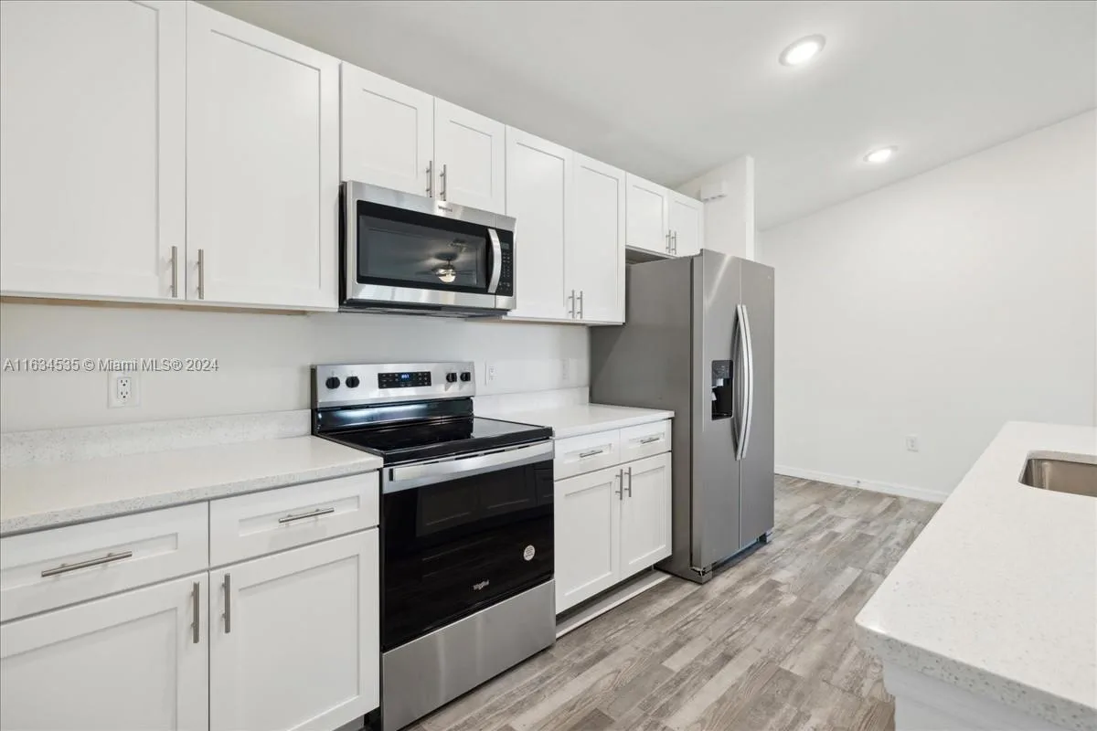 3010 NE 4th PL, Cape Coral, FL 33909 photo 5