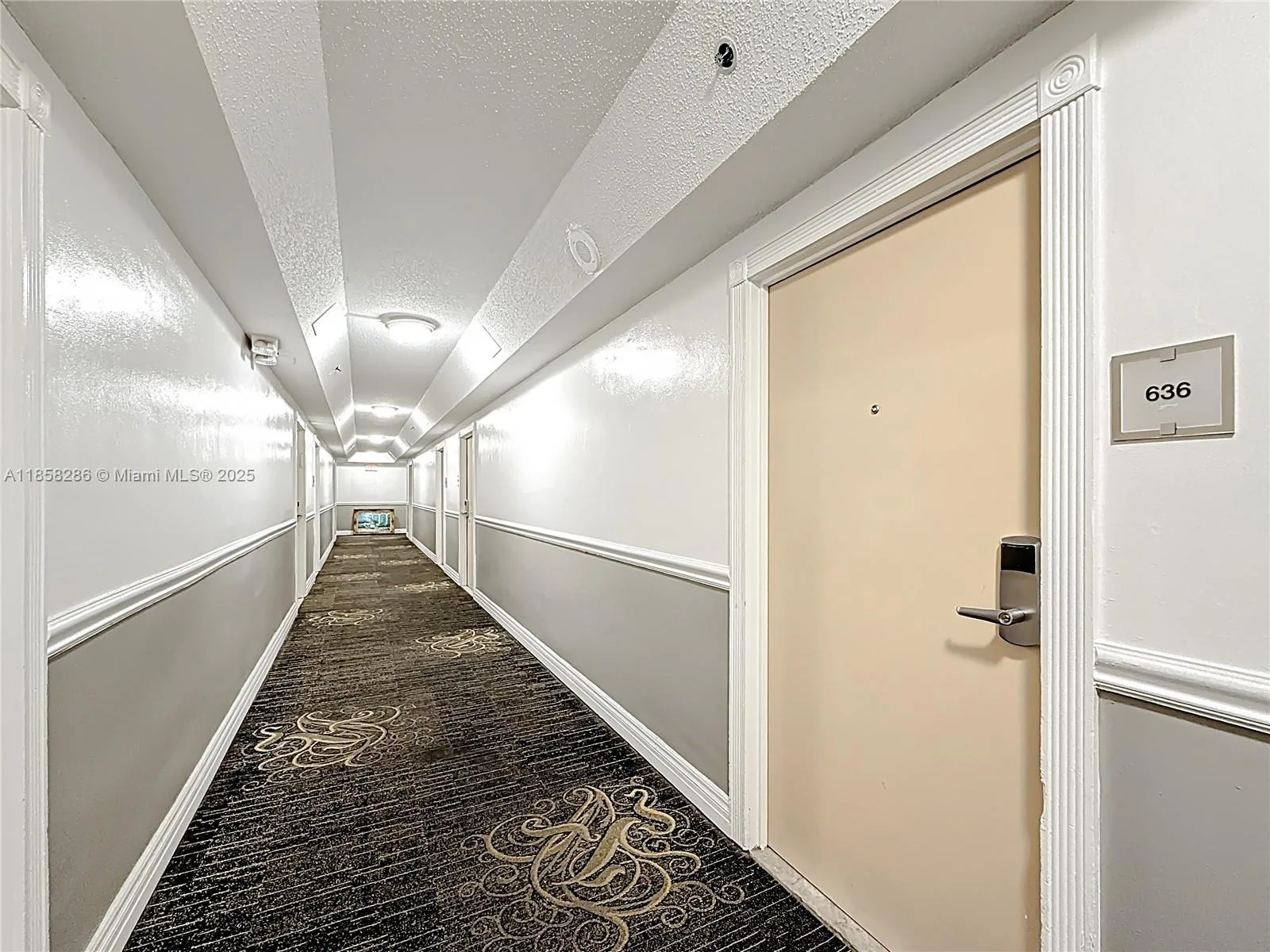 19201 Collins Ave # 636, Sunny Isles Beach, FL 33160 photo 2