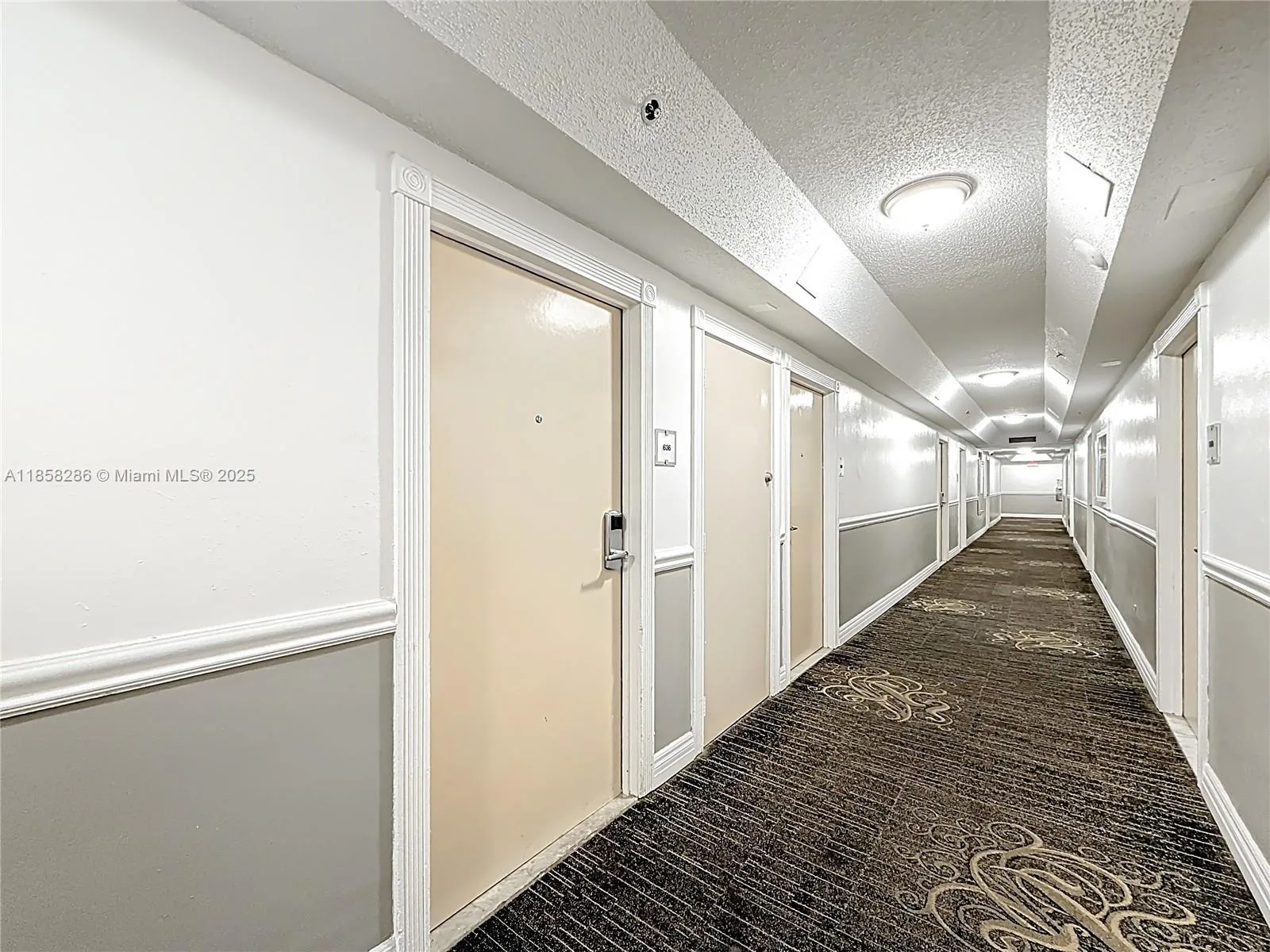 19201 Collins Ave # 636, Sunny Isles Beach, FL 33160 photo 3