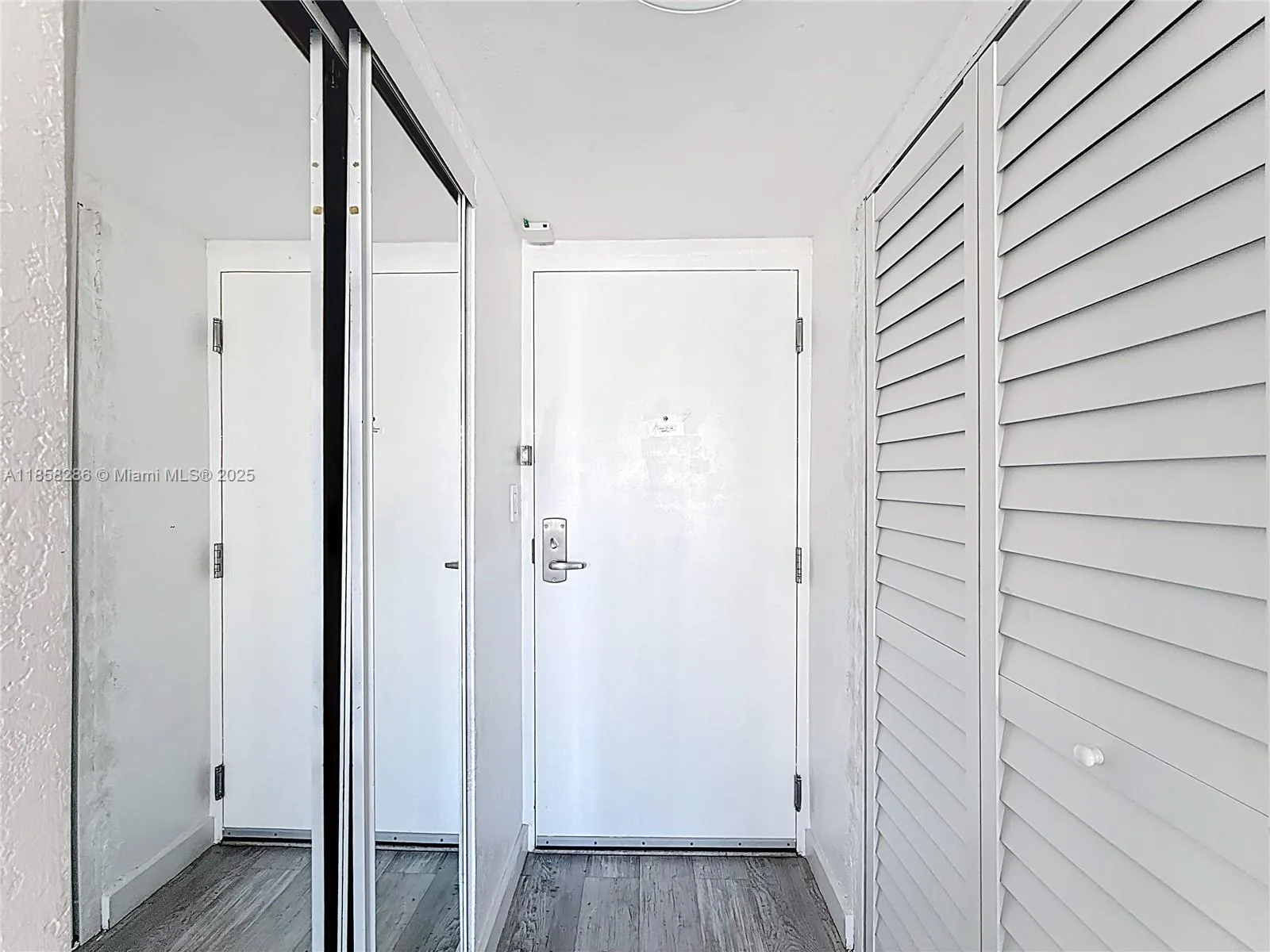 19201 Collins Ave # 636, Sunny Isles Beach, FL 33160 photo 4