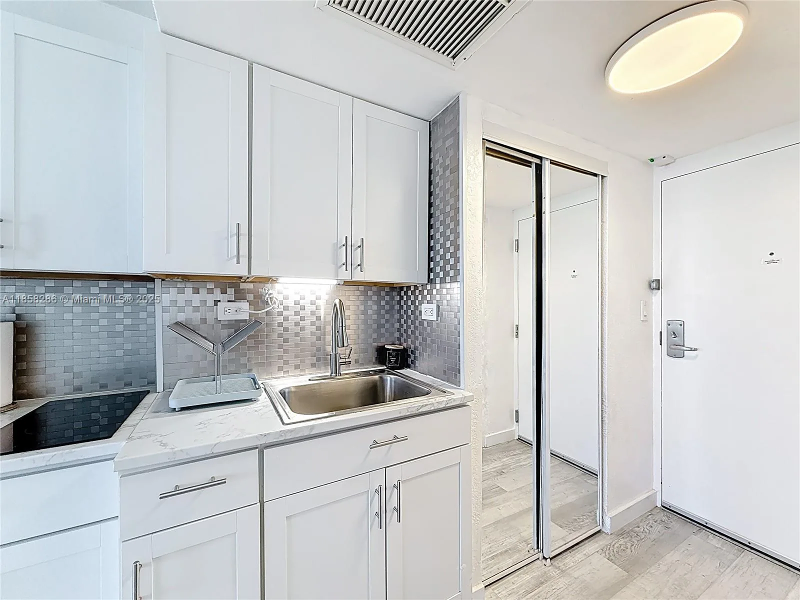 19201 Collins Ave # 636, Sunny Isles Beach, FL 33160 photo 7