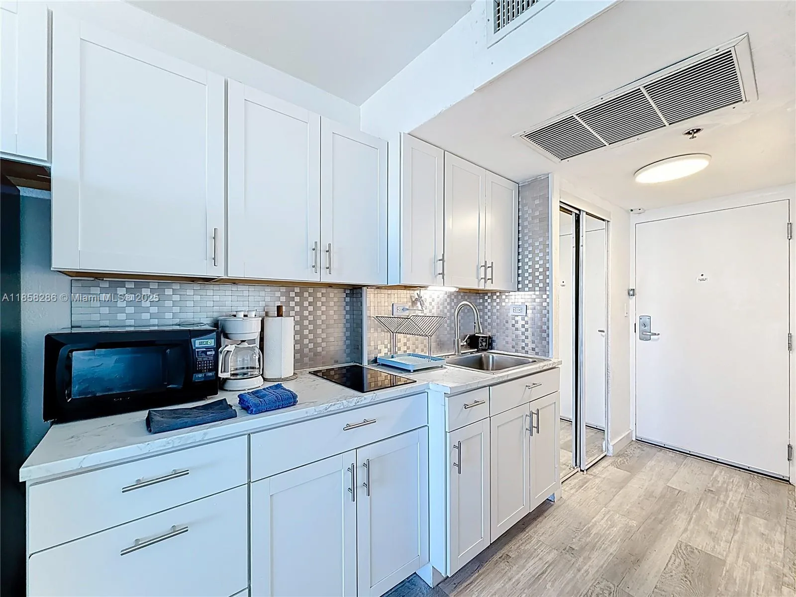 19201 Collins Ave # 636, Sunny Isles Beach, FL 33160 photo 8