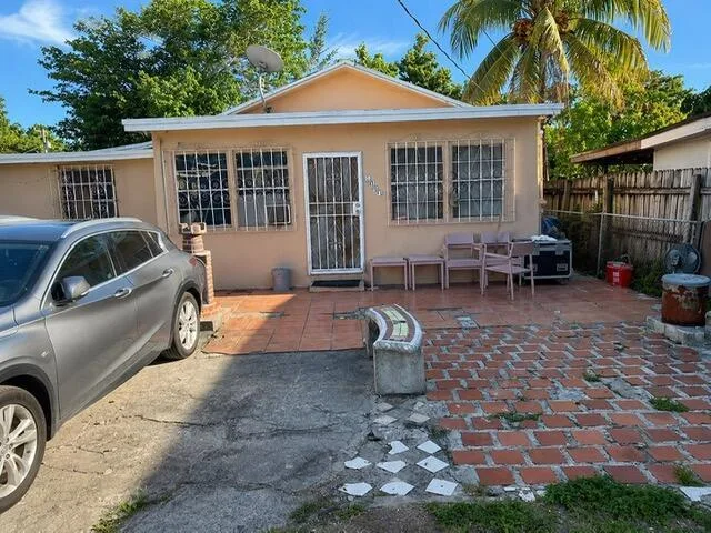 1850 NW 35th Street, Miami, FL 33142