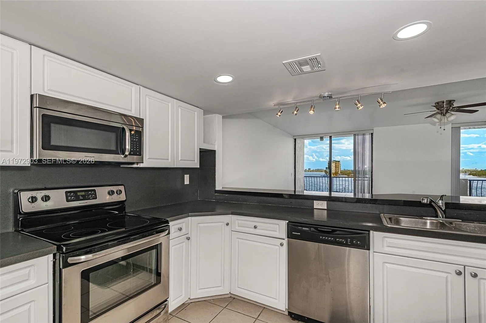 555 NE 15th St # 603, Miami, FL 33132 photo 13