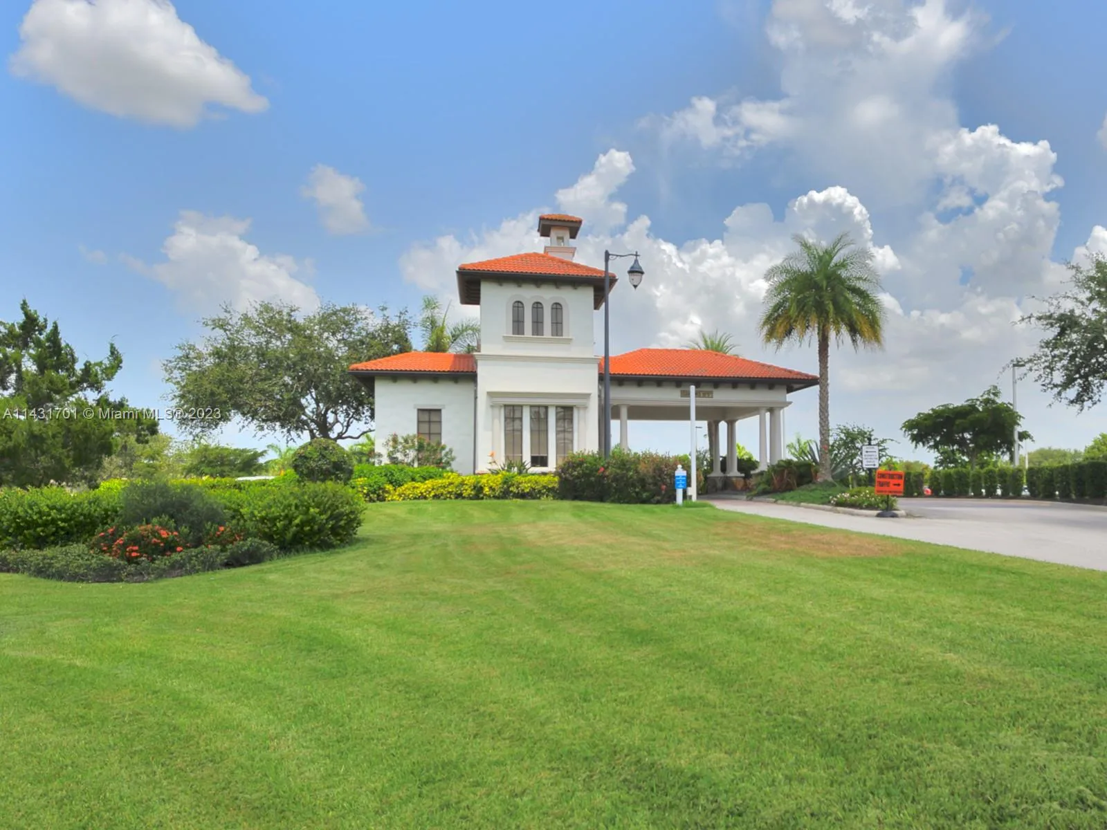 14131 Oviedo Pl, Fort Myers, FL 33905 photo 2