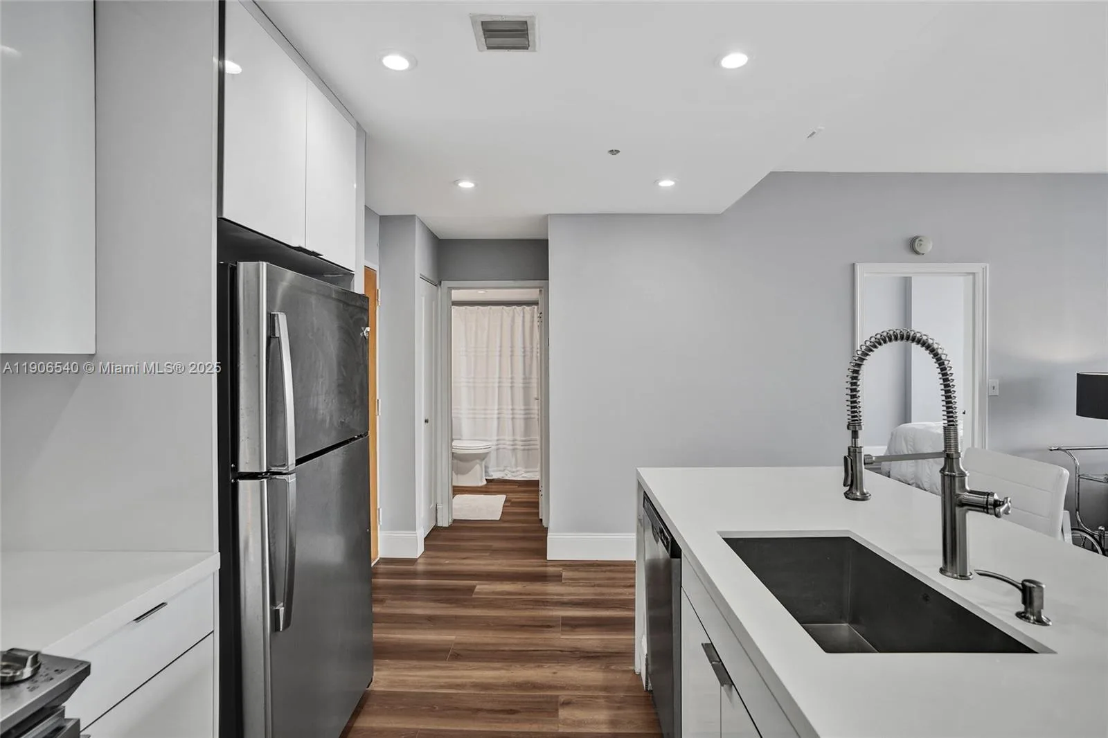 7601 E Treasure Dr # PH102, North Bay Village, FL 33141 photo 7