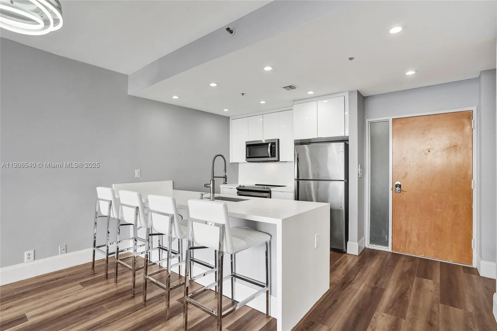 7601 E Treasure Dr # PH102, North Bay Village, FL 33141 photo 9