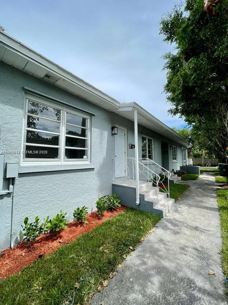 820 SE 12th St # 1, Fort Lauderdale, FL 33316
