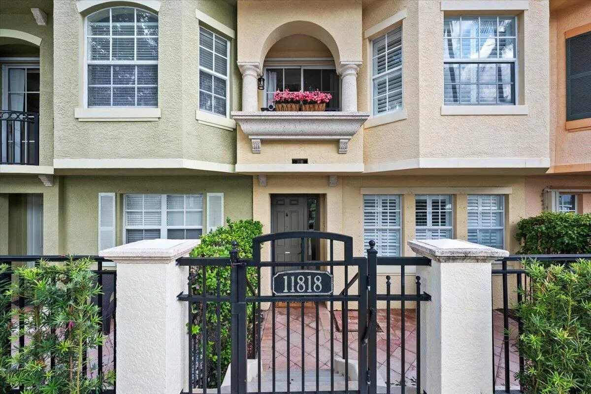 11818 Valencia Gardens Avenue, Palm Beach Gardens, FL 33410