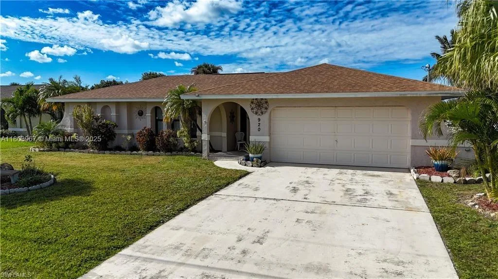 920 SE 4th Pl, Cape Coral, FL 33990 photo 3