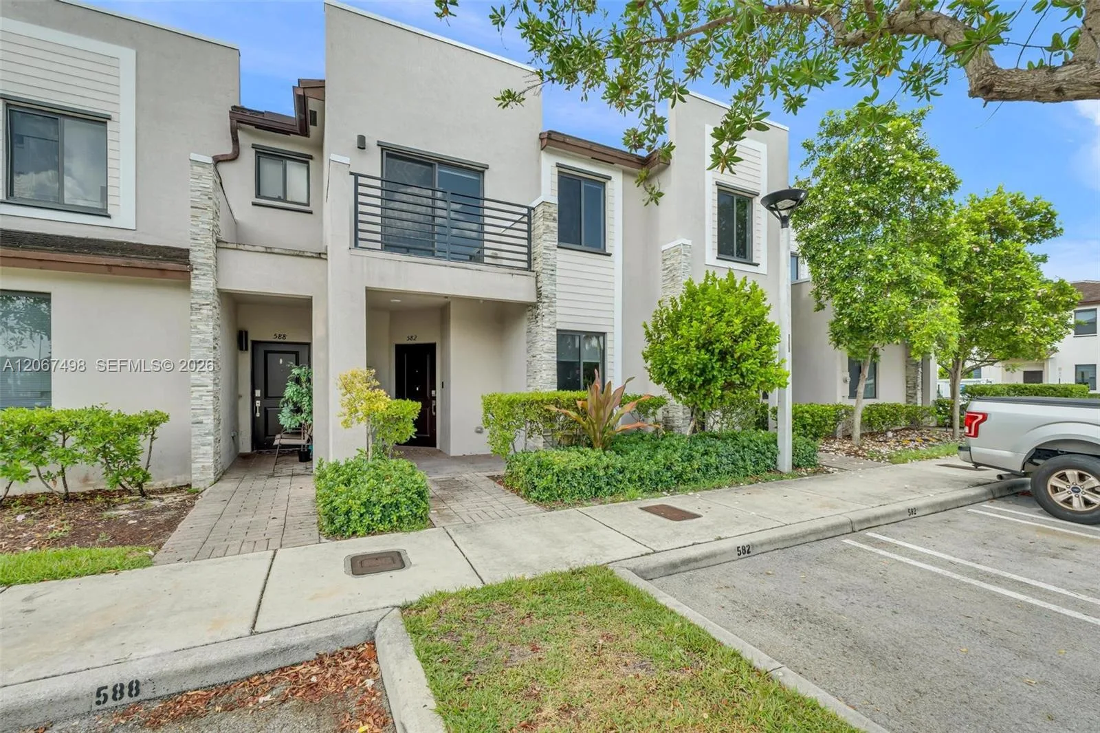 582 NE 207th St # 582, Miami, FL 33179